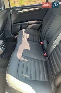 Седан Ford Fusion 2013 в 