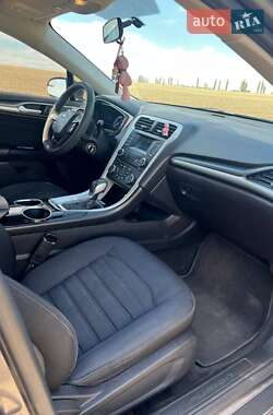 Седан Ford Fusion 2013 в 