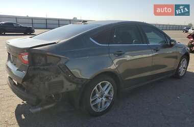 Седан Ford Fusion 2016 в 