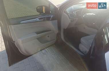 Седан Ford Fusion 2018 в 