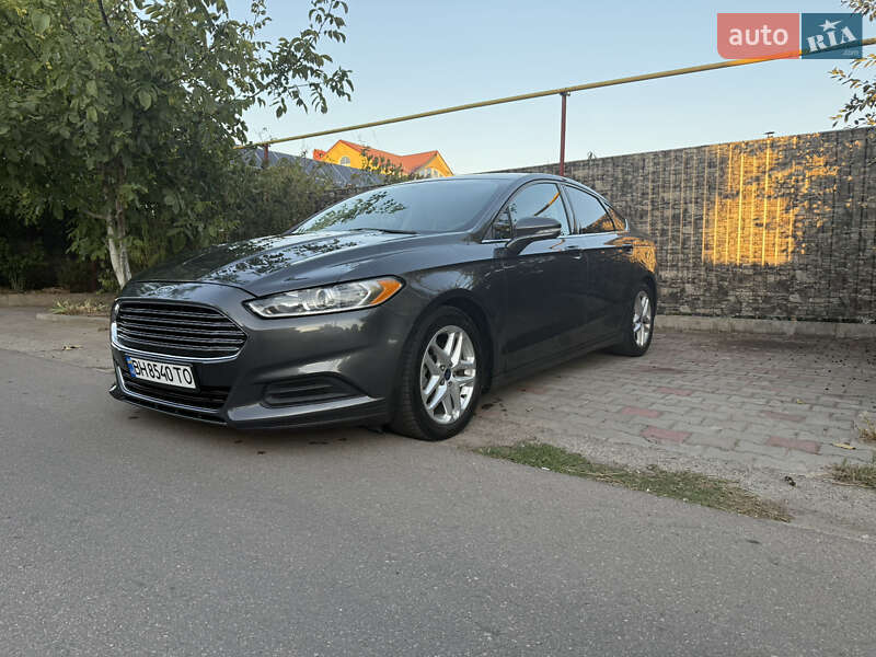 Седан Ford Fusion 2015 в 