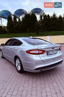 Седан Ford Fusion 2014 в 