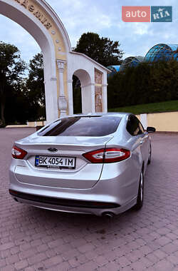 Седан Ford Fusion 2014 в 