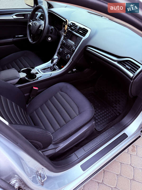 Седан Ford Fusion 2014 в Острозі