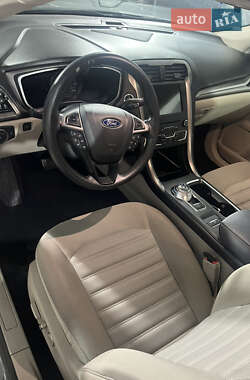 Седан Ford Fusion 2017 в 