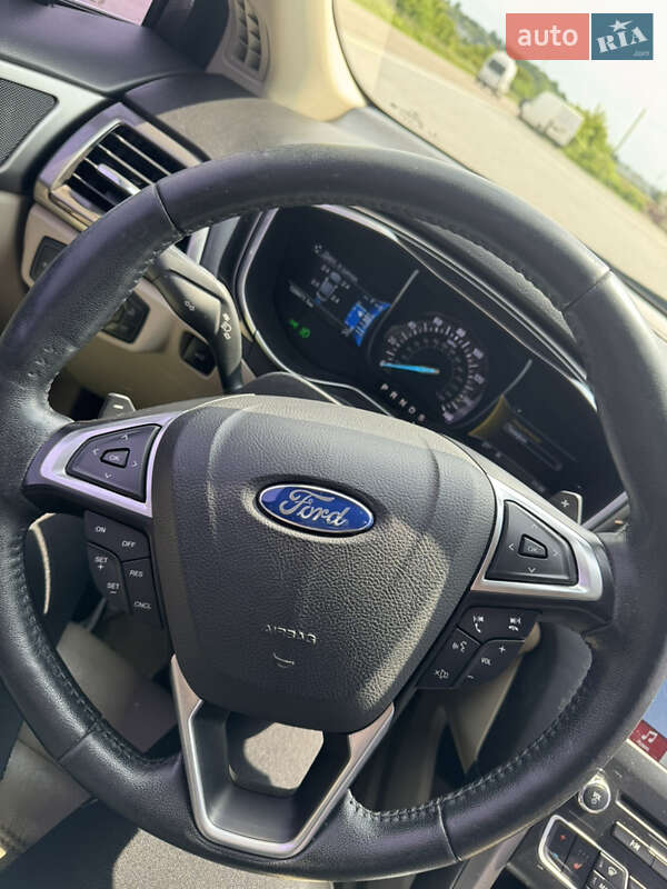 Седан Ford Fusion 2016 в Мукачевому