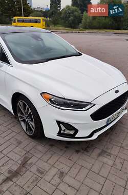 Седан Ford Fusion 2018 в 