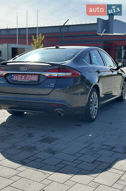 Седан Ford Fusion 2017 в 