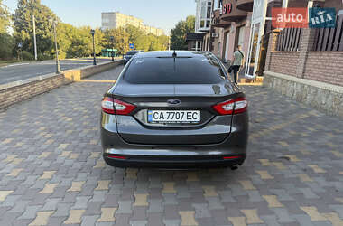 Седан Ford Fusion 2016 в 