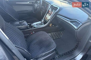Седан Ford Fusion 2016 в 