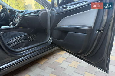 Седан Ford Fusion 2016 в 