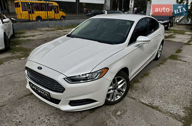 Седан Ford Fusion 2015 в 