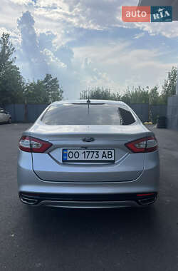 Седан Ford Fusion 2015 в 