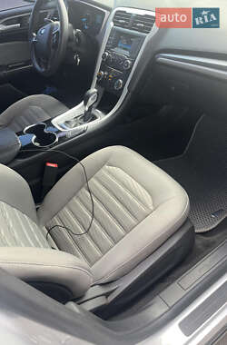 Седан Ford Fusion 2015 в 