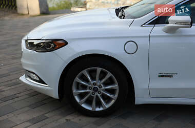 Седан Ford Fusion 2016 в 