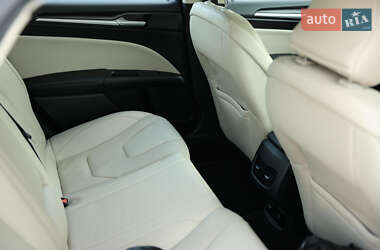 Седан Ford Fusion 2016 в 
