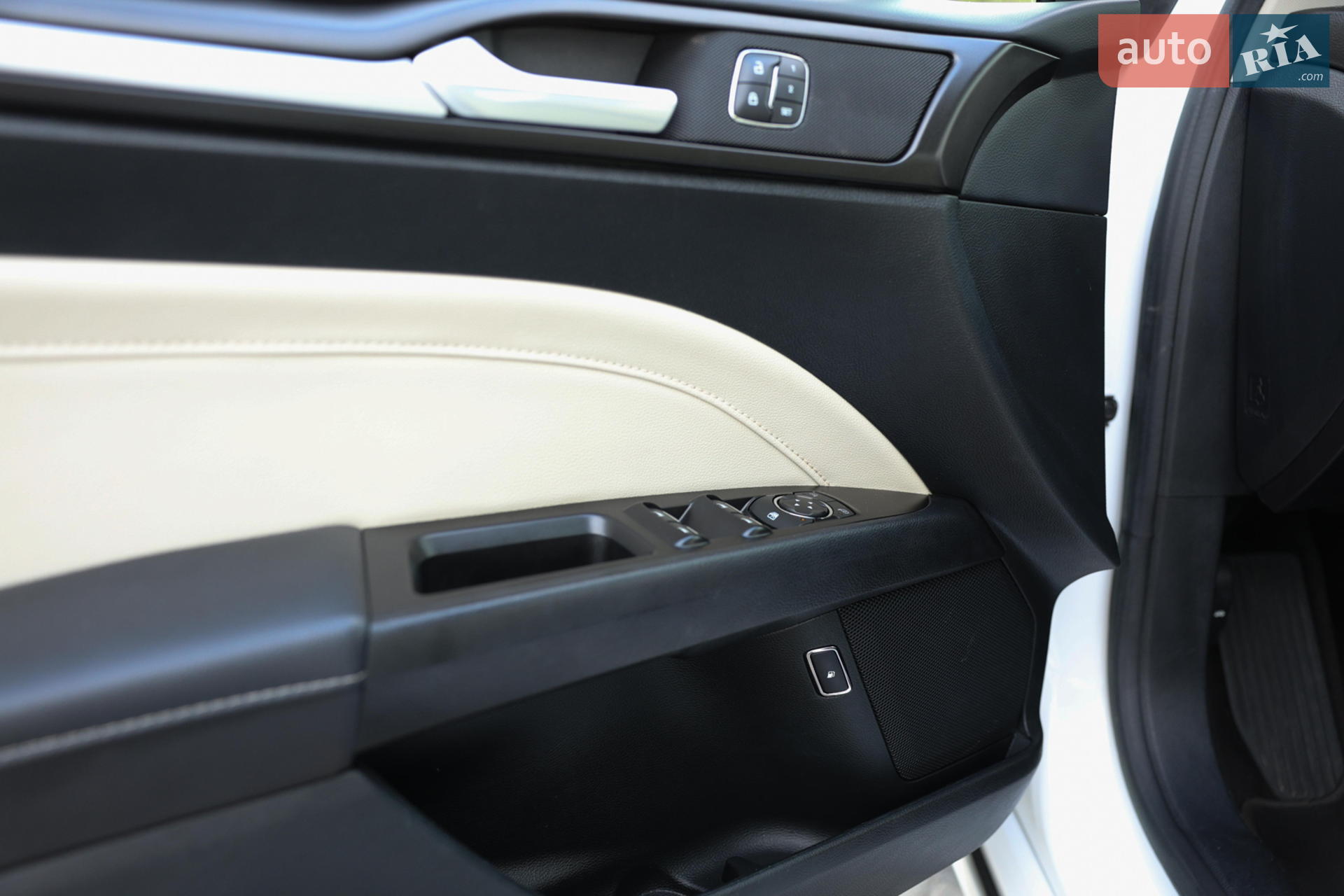 2016 Ford Fusion - мініатюра 25
