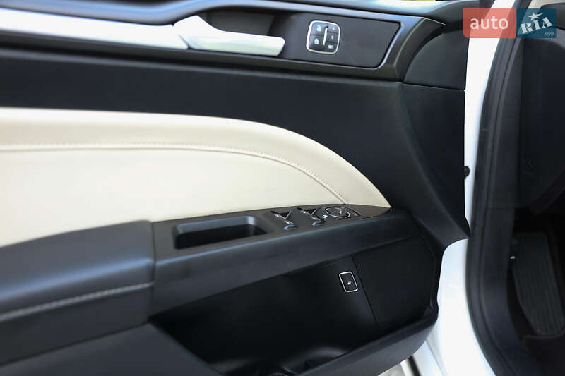 Седан Ford Fusion 2016 в Дніпрі