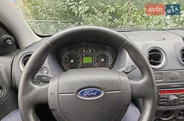 Хэтчбек Ford Fusion 2011 в 