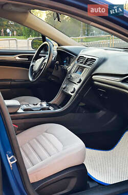 Седан Ford Fusion 2018 в 