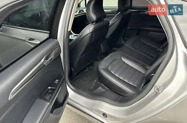 Седан Ford Fusion 2017 в 