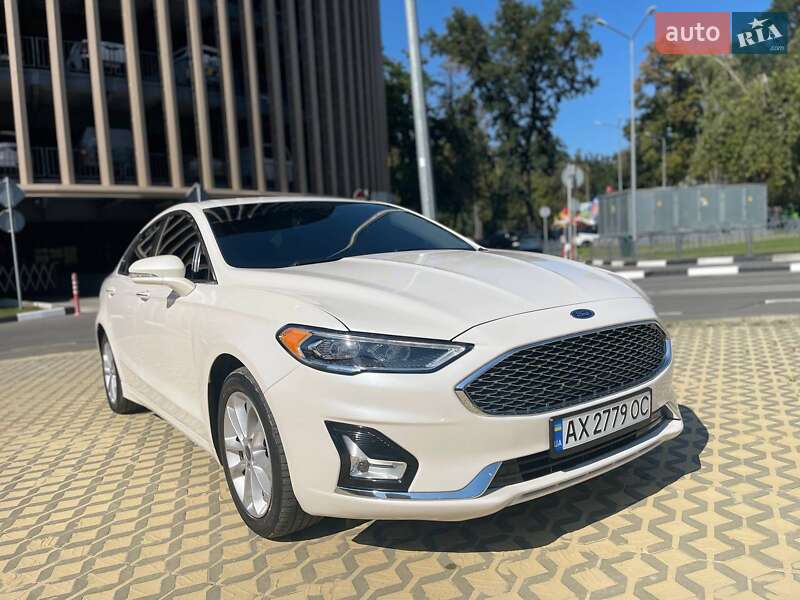 Седан Ford Fusion 2019 в 