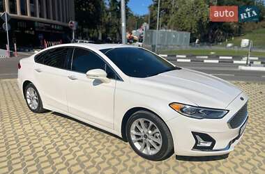 Седан Ford Fusion 2019 в 