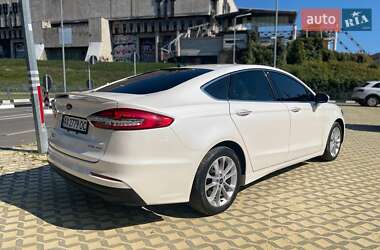 Седан Ford Fusion 2019 в 