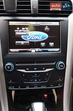 Седан Ford Fusion 2013 в 