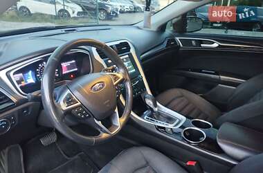 Седан Ford Fusion 2013 в 