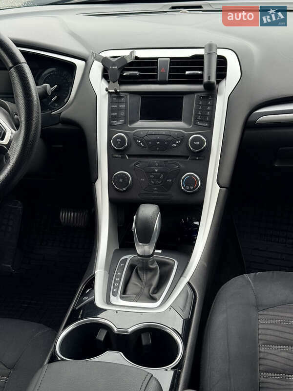 Седан Ford Fusion 2015 в Балті