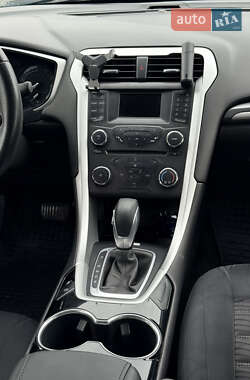 Седан Ford Fusion 2015 в 