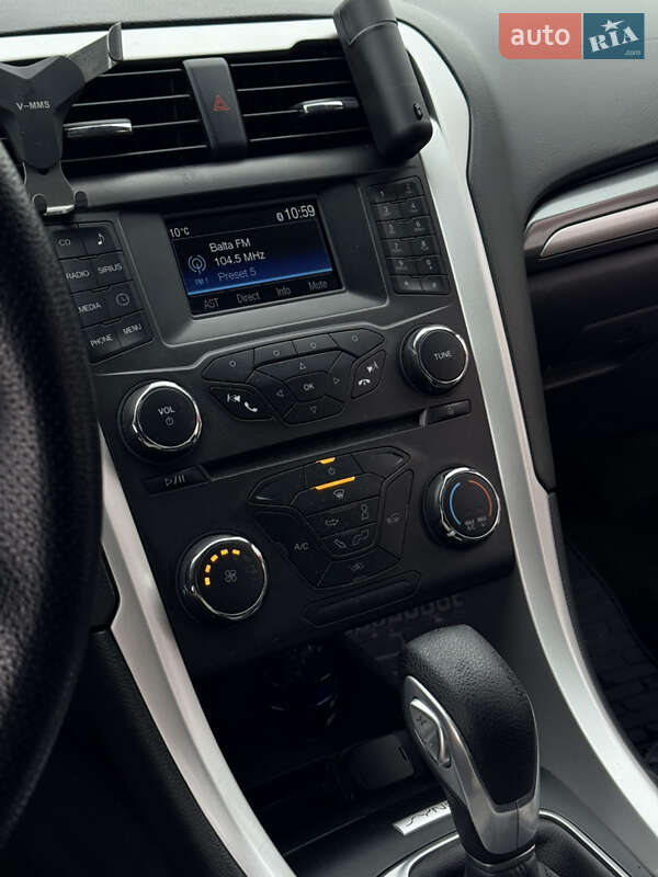Седан Ford Fusion 2015 в Балті