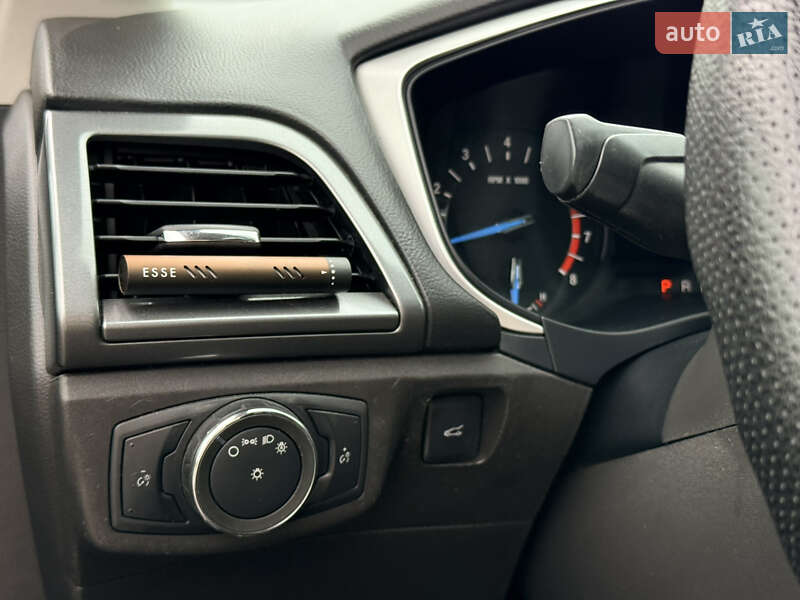 Седан Ford Fusion 2015 в Балті