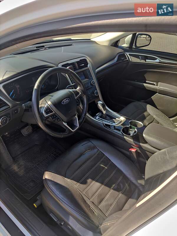 Седан Ford Fusion 2013 в Нововолинську