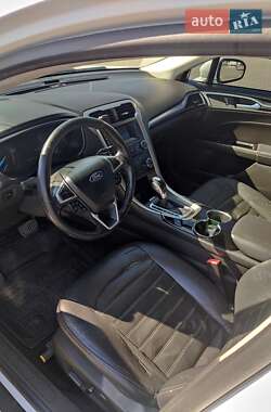 Седан Ford Fusion 2013 в 
