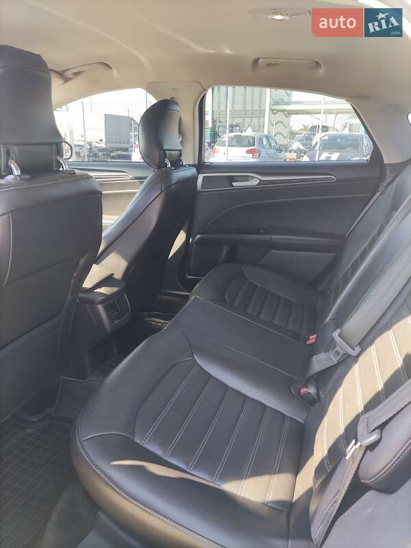 Седан Ford Fusion 2013 в Нововолинську