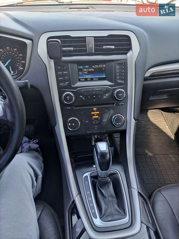 Седан Ford Fusion 2013 в Нововолинську