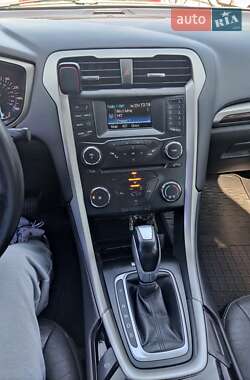 Седан Ford Fusion 2013 в 
