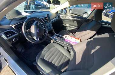 Седан Ford Fusion 2017 в 