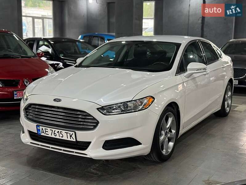 Седан Ford Fusion 2015 в Львові