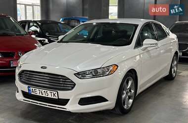 Седан Ford Fusion 2015 в 