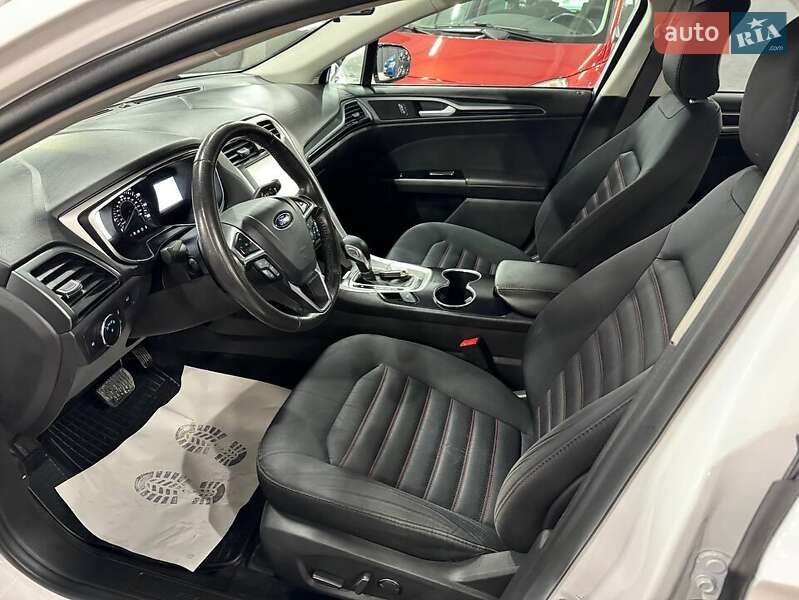 Седан Ford Fusion 2015 в Львові