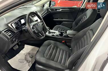 Седан Ford Fusion 2015 в 