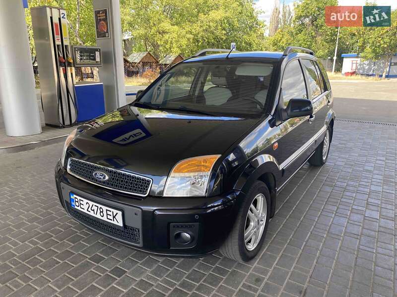 Хэтчбек Ford Fusion 2011 в 