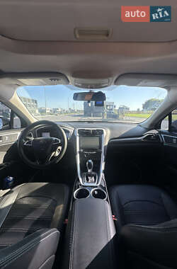 Седан Ford Fusion 2013 в 