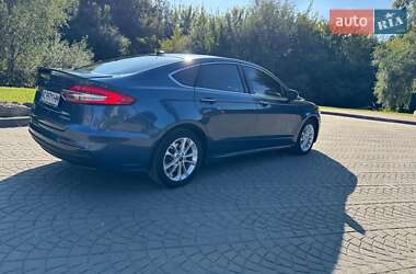 Седан Ford Fusion 2018 в 