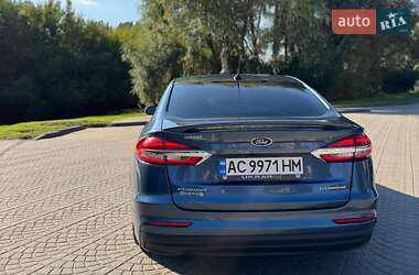 Седан Ford Fusion 2018 в 