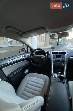 Седан Ford Fusion 2017 в 