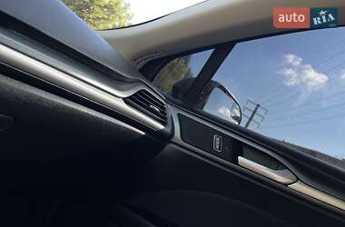 Седан Ford Fusion 2015 в 